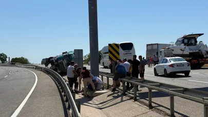 Tekirdağ'da devrilen TIR'ın sürücüsü yaralandı