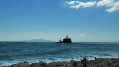 Tekirdağ'da karaya oturan kuru yük gemisi kurtarıldı
