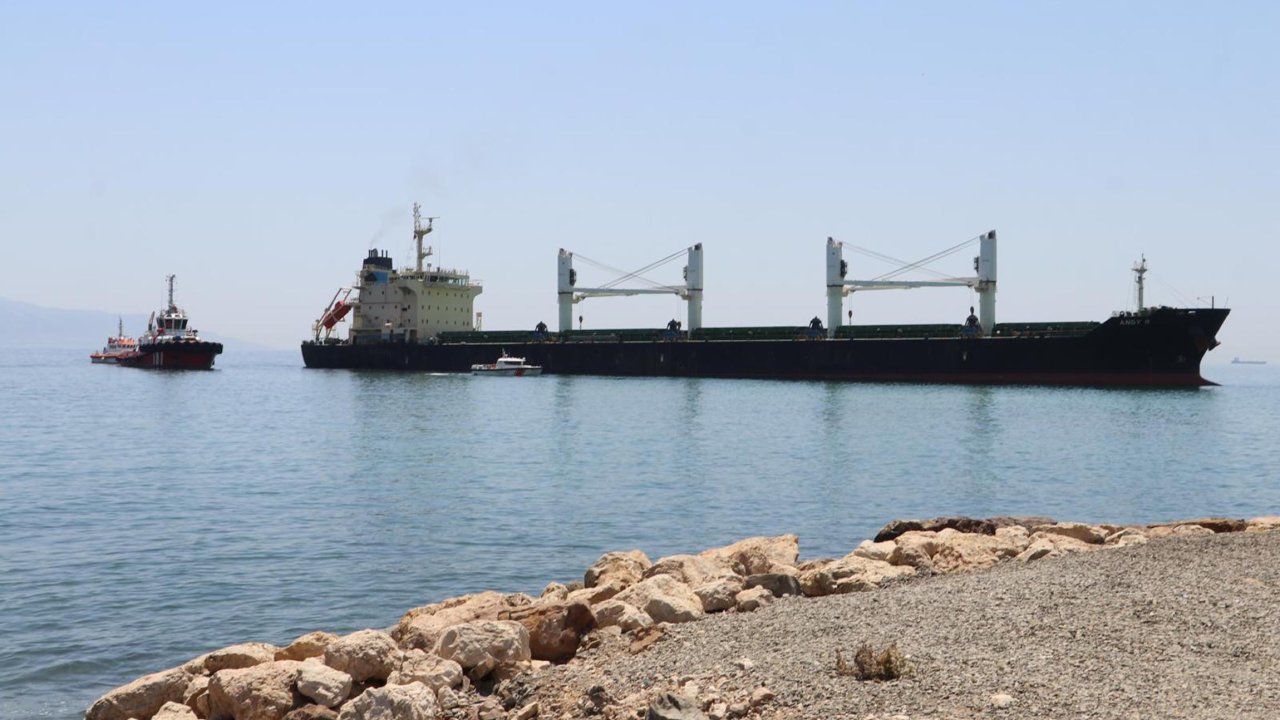 Tekirdağ'da kuru yük gemisi karaya oturdu