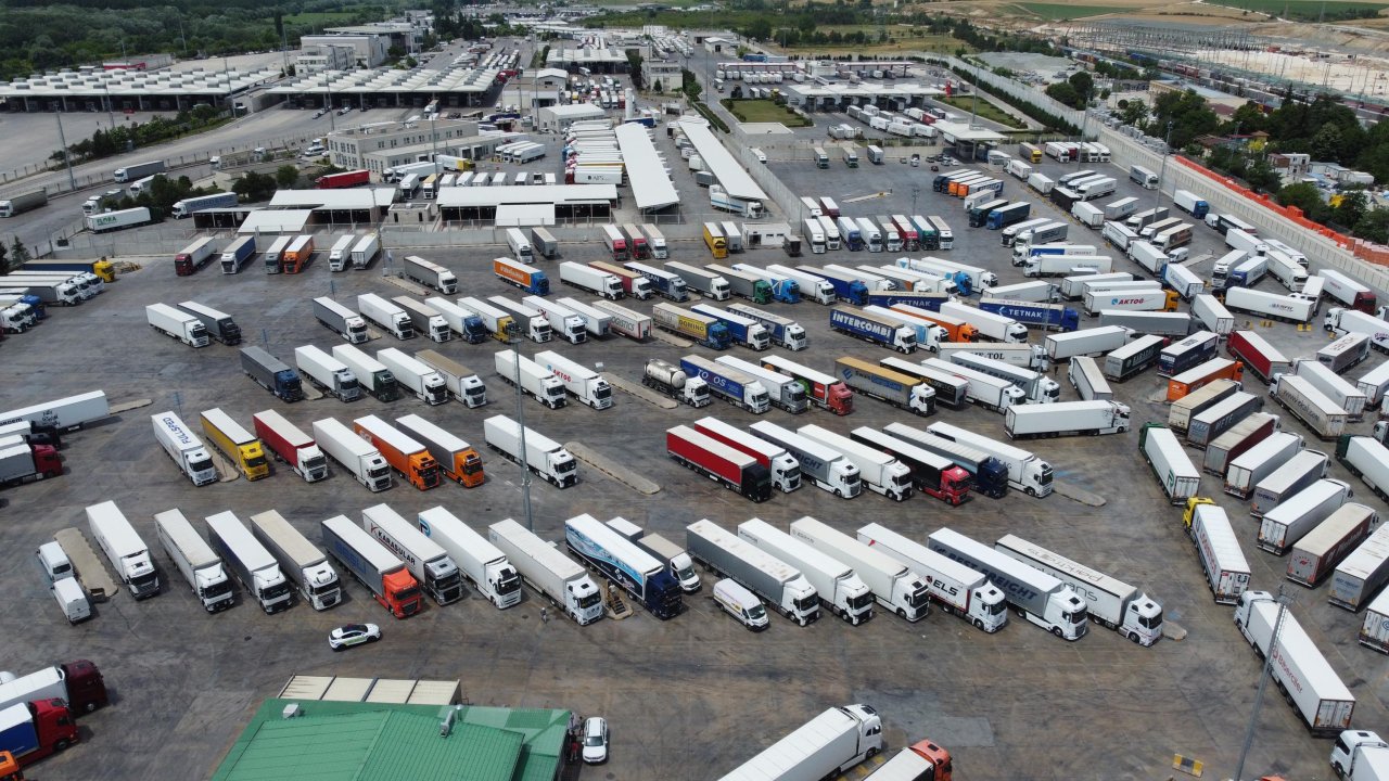 TIR şoförleri bayrama ailelerinden uzakta girdi