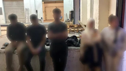 TIR'daki çelik borulardan suç örgütü lideri ile 5 kaçak göçmen çıktı