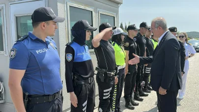 Vali Toraman, görev başındaki emniyet personeliyle bayramlaştı