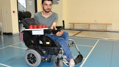 Yıllarca evden çıkmayan bedensel engelli Yücel, tanıştığı boccede stil geliştirip kürsüye çıktı