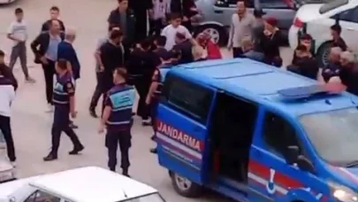 'Yol verme' tartışmasında 1 kişiyi bıçaklayıp, 3 kişiyi de darbetmişti: tutuklandı