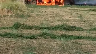 Ağaç sökümü sırasında alev alan iş makinesi demir yığınına döndü