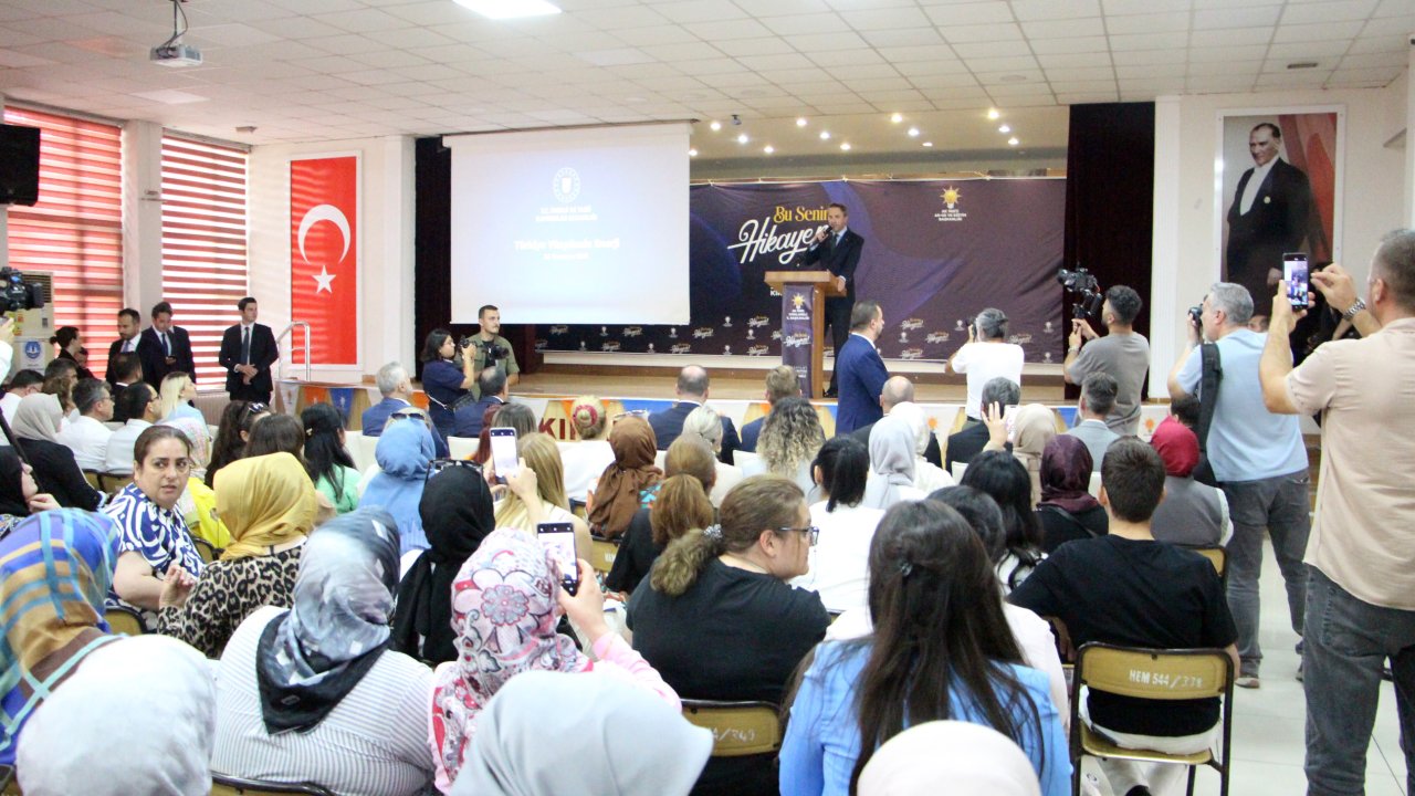 Bakan Bayraktar, 'Türkiye Yüzyılı'nda Enerji' konulu programlara katıldı