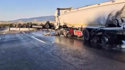 Balıkesir’de TIR ile akaryakıt tankeri çarpıştı: 1 yaralı