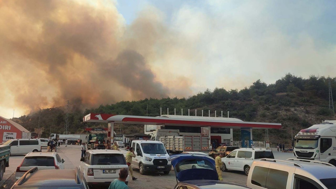 Bilecik'te evlerini boşaltan köylülerden ‘yangın nöbeti’