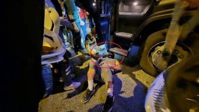 Bursa- Motosiklet park halindeki TIR'a çarptı; başındaki kask sayesinde ölümden döndü /Video eklendi