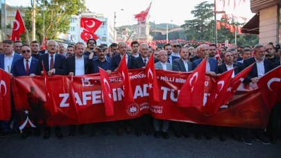 Bursa’da 15 Temmuz, kortej ve düzenlenen törenle kutlandı