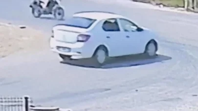 Bursa’da motosiklet ile otomobilin çarpıştığı kaza kamerada; 1 yaralı