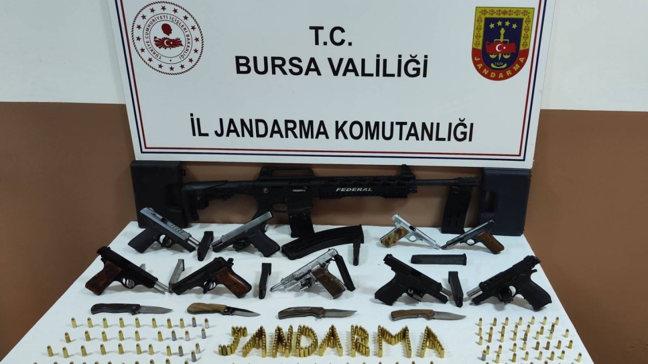 Bursa’da ruhsatsız silah operasyonu: Çok sayıda tabanca ve mermi ele geçirildi