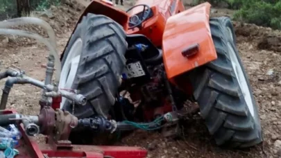 Çiftçinin yangın bölgesine su taşırken hasar gören traktörünü tamir ettirdi