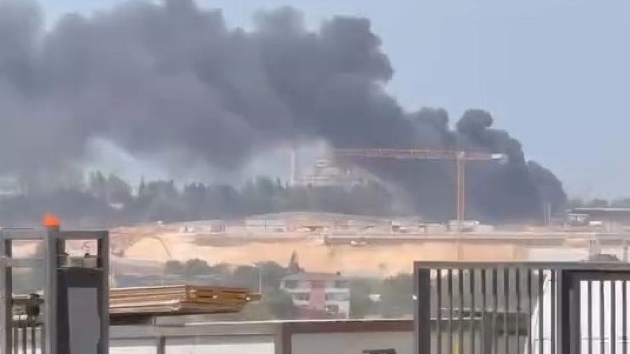 Çıkan yangında yediemin deposu kullanılamaz hale geldi