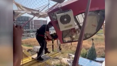 Devrilen kule vinçin kabininde mahsur kalan operatörün kurtarılma anı kamerada
