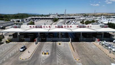 Edirne’deki dört sınır kapısında, tüm zamanların yolcu ve araç giriş rekoru kırıldı
