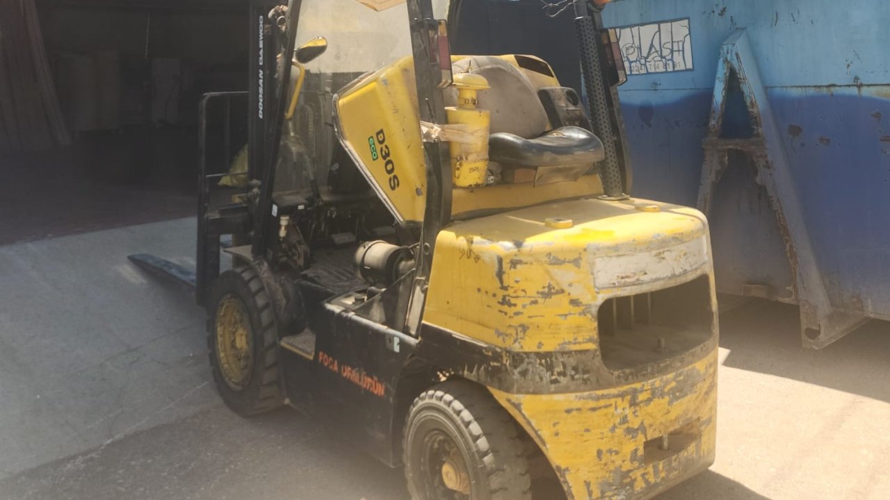 Forklifte çarpan motosikletin sürücüsü ağır yaralandı