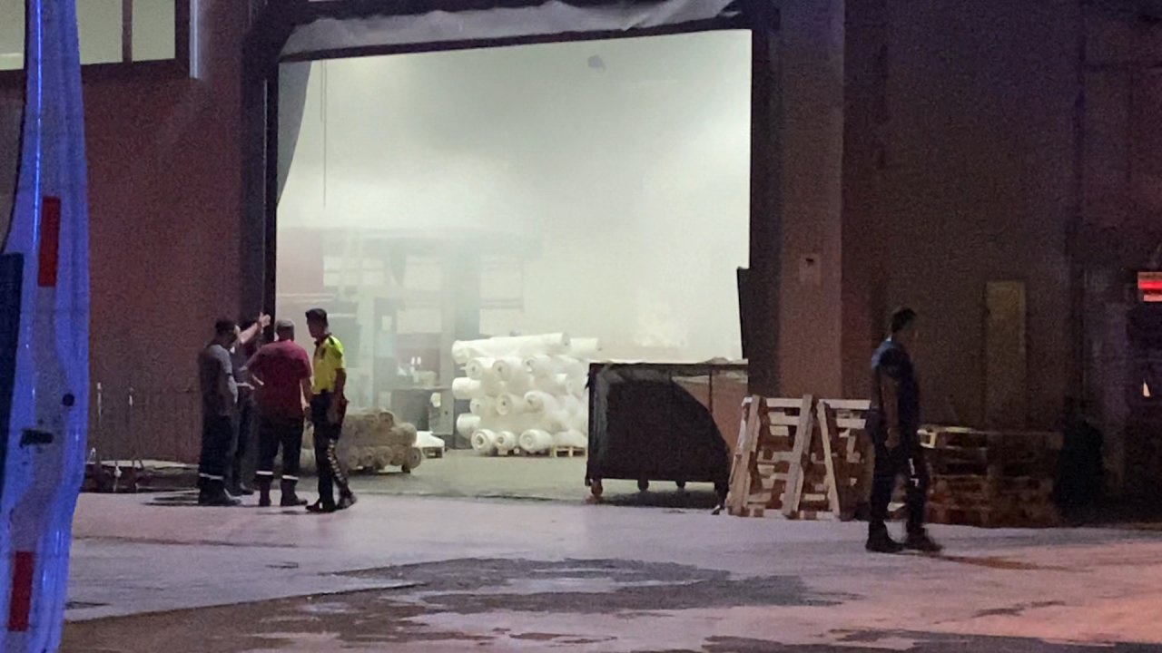 İnegöl’de tekstil fabrikasındaki yangın 1 saatte söndürüldü