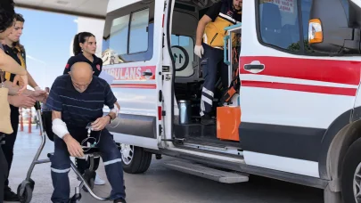 Kesim yaparken fırlayan ahşap parça kolunu yaralandı