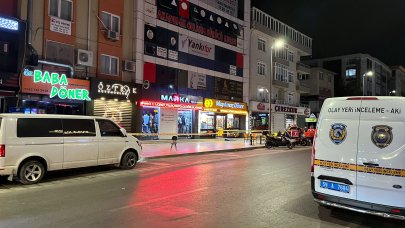 Kimliğini göstermek istemedi, bekçiyi göğsünden bıçakladı