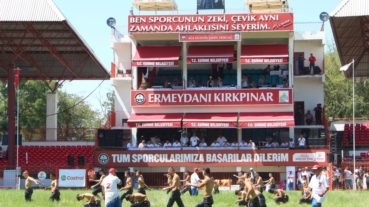 Kırkpınar güreşleri, minik boy pehlivanların müsabakaları ile başladı