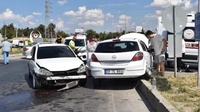 Lüleburgaz'da iki otomobil çarpıştı: 3 yaralı