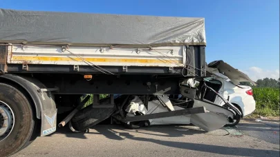 Otomobil, TIR'ın altına girdi: 1 ölü, 1 yaralı