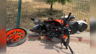 Otomobille çarpışan motosikletin sürücüsü ağır yaralandı