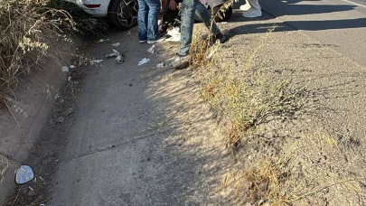Pamukova'da otomobil kamyonla çarpıştı; 2 yaralı