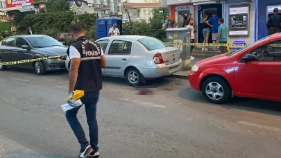 Para çekmek için gittiği ATM önünde, husumetlisinin satırlı saldırısında yaralandı