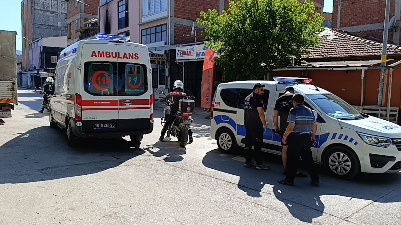 Parkta bıçakladığı kocasını elektrikli bisikletle hastaneye götürdü