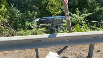 Sakarya’da hafif ticari araç şarampole devrildi: 6 yaralı