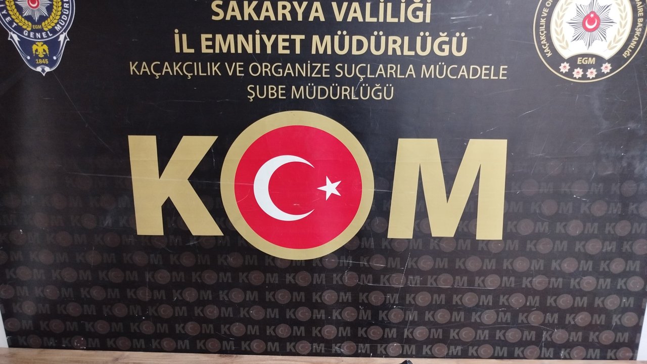 Sakarya'da sahte dolar ve silah operasyonu; 2 gözaltı