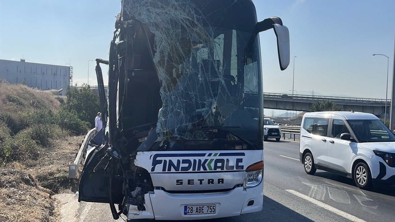 TEM'de yolcu otobüsü kamyona arkadan çarptı; 1 ölü, 6 yaralı