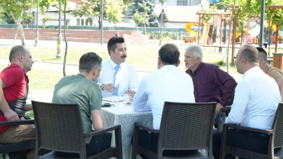 Yenişehir Belediye Başkanı makamını parka taşıdı
