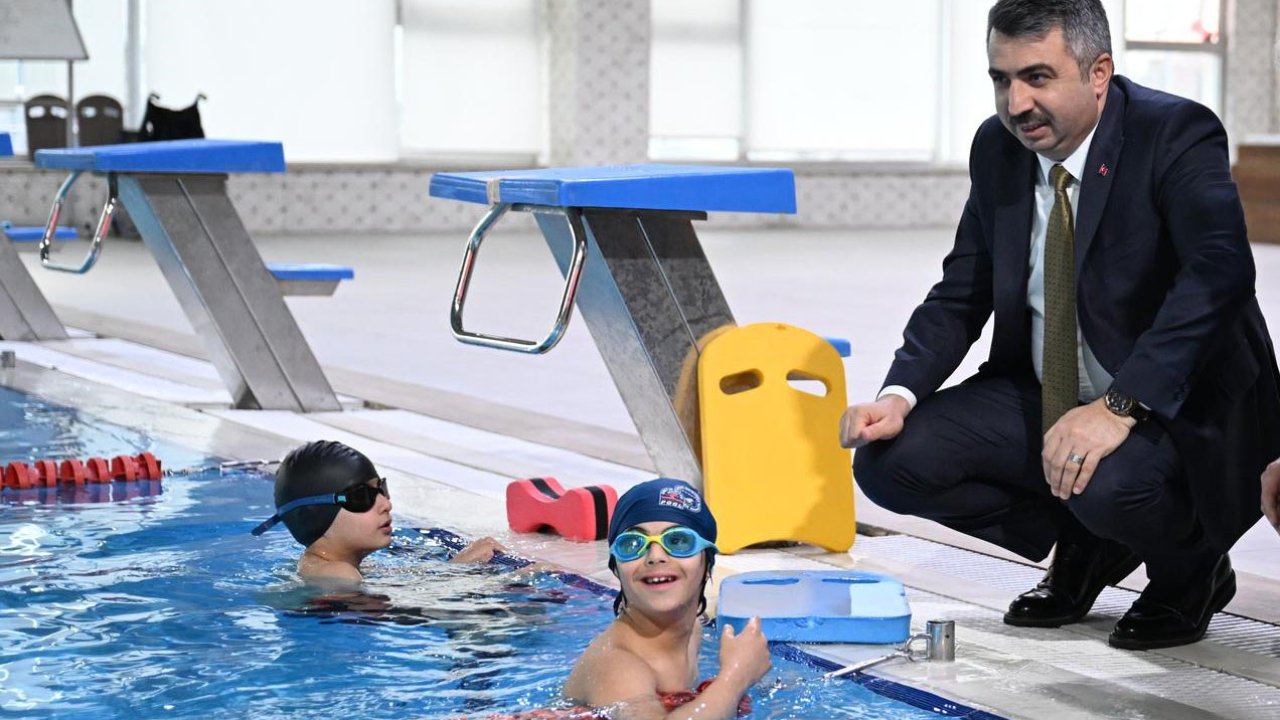 Yıldırım’da çocuklar yaz tatilini yüzme kursunda değerlendiriyor