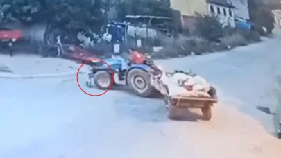 2 yaşındaki Batu'nun, babasının kullandığı traktörün altında kaldığı anlar kamerada
