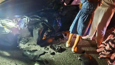 Alkollü sürücünün kullandığı hafif ticari araç ile otomobil çarpıştı: 3 yaralı