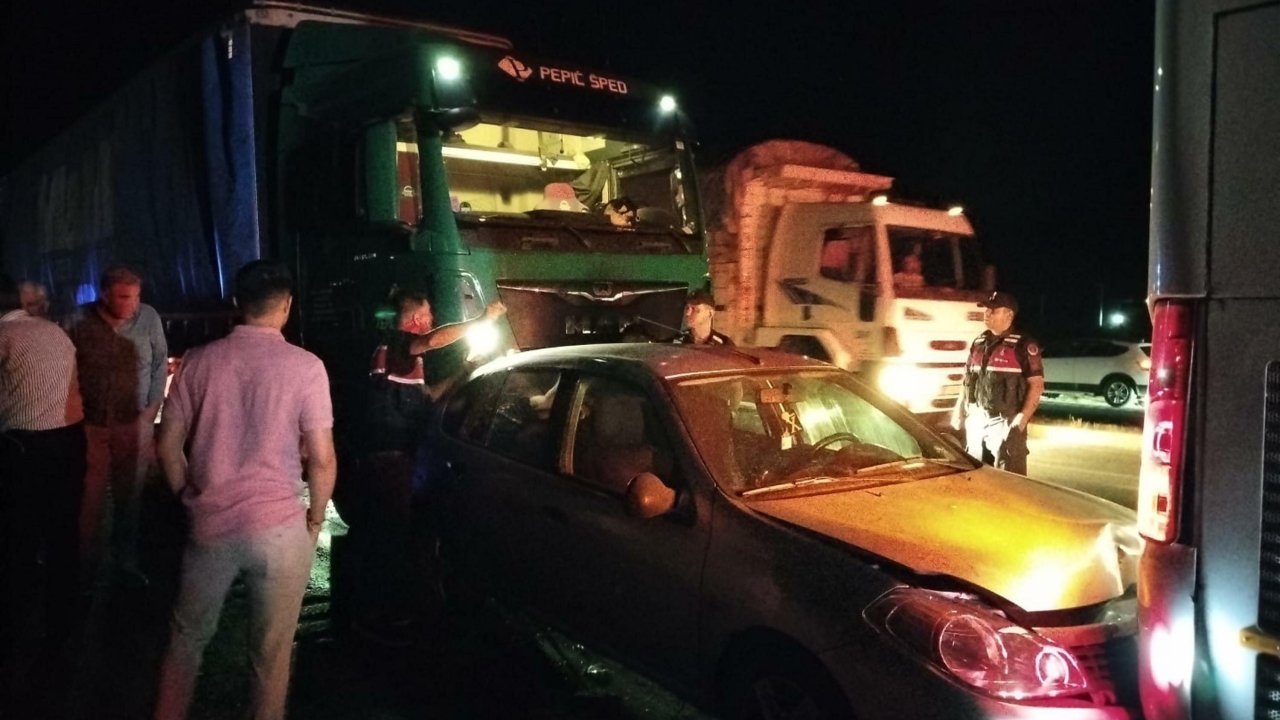 Ayvalık'ta kırmızı ışıkta zincirleme kaza: 1 ölü, 3 yaralı