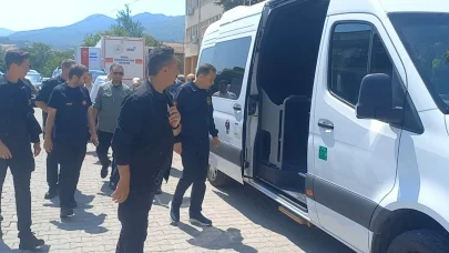 Bakan Yerlikaya, depremin vurduğu Balıkesir'de
