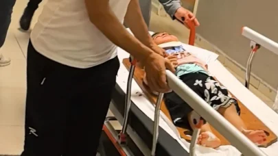Balkondan düşen 2 yaşındaki Merve ağır yaralandı