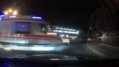 Bursa'da kamyonet ile hasta nakil ambulansı çarpıştı; 1 ölü, 4 yaralı