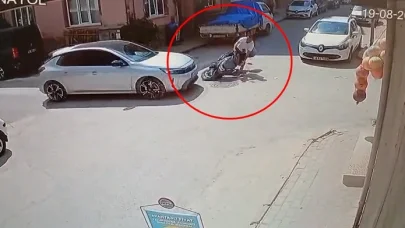 Bursa’da motosiklet ile otomobilin çarpıştığı kaza kamerada: 1 yaralı