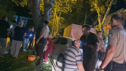Bursa'da trafikte yavaşlayan kamyonete çarpan otomobil sürücüsü yaralandı