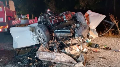 Çanakkale'de iki otomobilin çarpıştığı kazada ölen 6 kişinin kimlikleri belirlendi
