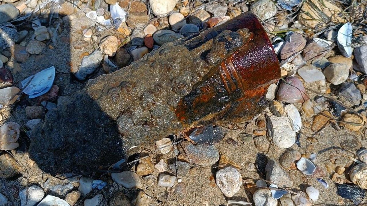 Çanakkale'de sahilde patlamamış top mermisi bulundu