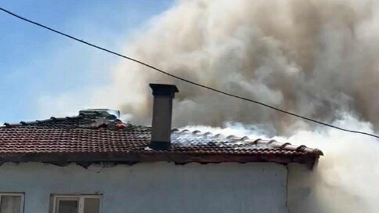 Çanakkale’de yanan ev kullanılamaz hale geldi