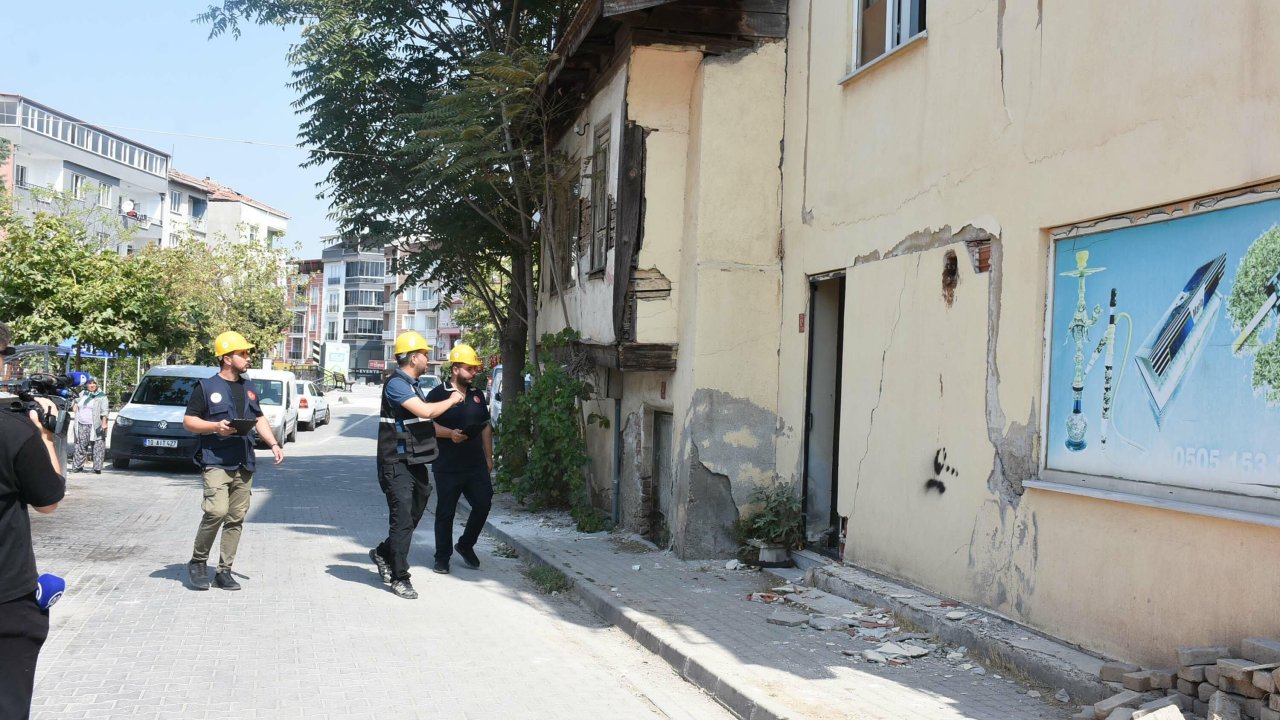 Depremin vurduğu Sındırgı'da, hasar tespit çalışmalarının yüzde 80'i tamamlandı