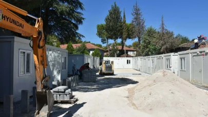Depremin vurduğu Sındırgı'da ilk geçici barınma merkezi kuruldu