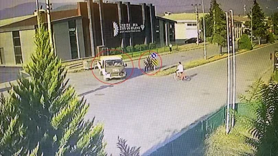 Dönüş yapan kamyonete çarpan motosikletin sürücüsü yaralandı